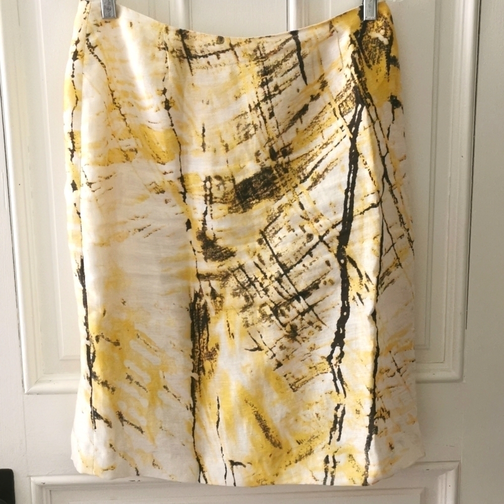 Simon Chang 90% Linen pencil skirt. Abstract print. Size 6. EUC